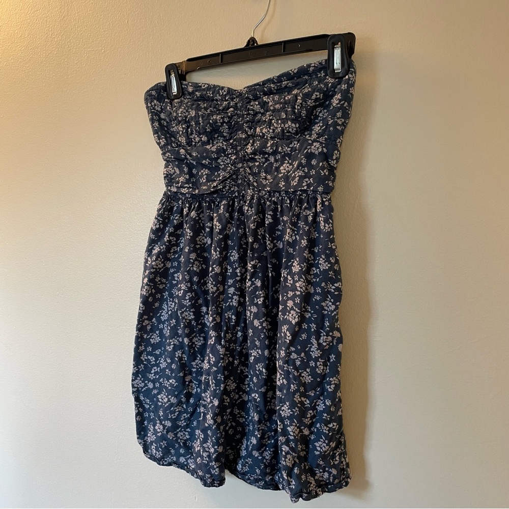 O'Neill | Blue and White Ruched Strapless Floral Sundress | Size Small - Picture 3 of 12